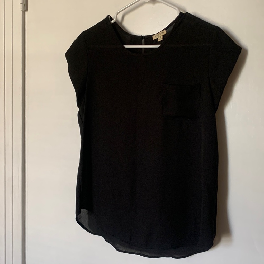Black top, keyhole back